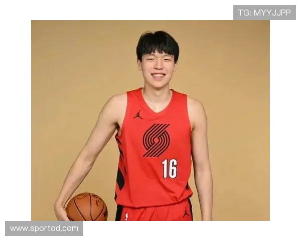 戈贝尔护框补防牵制约基奇，比以往更压缩内线命中率