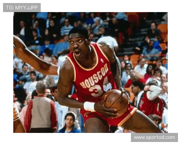 奥拉朱旺低位单打效率超匹克主导火箭内线攻坚