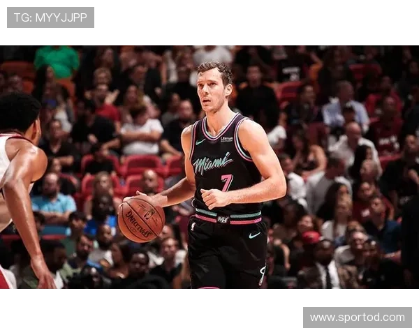 德拉季奇无球跑动制造错位，高效输出改变热火进攻节奏